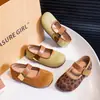 Sapatos Mary Jane femininos estilo Birkenstock, bico fino, retrô, nova coleção outono 2026, mocassins estilo francês, sapatos baixos de couro