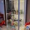 Vitrina de cristal con luces, transformador de bajo voltaje, opciones de luz blanca y luz cálida, altura ajustable para las luces