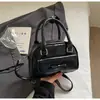 Elegante y Versátil Bolsa de Bolos Modelo Nuevo 2026 para el Trabajo y los Viajes Diarios, Gran Capacidad Bolso Pequeño de Hombro Único con Lazo para Debajo del Brazo