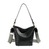 Bolsa Saco Feminina Retro Nova Inverno 2025 Bolsa de Ombro Simples Grande Capacidade Bolsa Transversal para o Dia a Dia