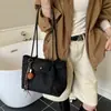 Bolsa de Camurça Outono e Inverno Feminina Grande Capacidade 2025 Nova Bolsa Casual de Ombro Axila Outono e Inverno Bolsa Retrô