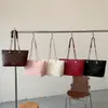 Bolsa tote pequena estilo retrô para mulheres, nova coleção 2026, com design de corrente em padrão de losangos, grande capacidade, moderna e versátil, pode ser carregada na mão ou usada como bolsa de ombro