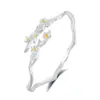 Fábrica de Roda Gigante Atacado Em Estoque Estilo Chinês Pulseira Aberta Flor de Pessegueiro em Prata Pura para Mulheres Pulseira de Prata Retro Fosca com um Toque de Luxo