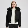 Chaqueta de plumón de invierno de estilo coreano transfronteriza nueva con cuello de piel sintética, capucha y un diseño entallado y corto, en blanco