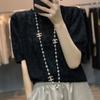 Blusa top feminina de tricô de lã com gola redonda, crochê vazado, levemente transparente, manga curta, modelagem solta, jacquard de organza, meia manga, que rejuvenesce