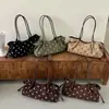 Bolso tipo cubo plisado casual de nicho 2026, bolso tote de lunares vintage nuevo, bolso de hombro de gamuza vintage para debajo del brazo