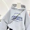 Moletom com Capuz Novo Outono e Inverno para Mulheres 2025 Simples e Fashionável Menina Estampa de Letras Forrado com Fleece Solto Jaqueta Tendência Ins