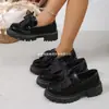 Zapatos de otoño transfronterizos europeos y americanos con lazo, talla grande, nuevo modelo de primavera, zapatos pequeños de cuero estilo británico, zapatos de mujer de suela gruesa negra, venta al por mayor talla grande