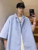 Roupas Masculinas Estilo Hong Kong Verão 2025 Nova Camisa de Manga Curta com Padrão Embossado Colarinho de Terno Masculino Camisa Casual Top de Tamanho Grande