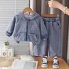 Conjunto de invierno para niños 2026 nuevo estilo niñas invierno forrado de polar engrosado moderno con capucha casual conjunto de dos piezas venta al por mayor
