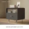 Mesita de noche de madera maciza, mueble de dormitorio color crema, pequeño armario de almacenamiento para mesita de noche tapizado suave, nuevo modelo 2023, estilo moderno simple de alta gama