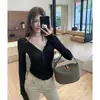 Foto real da nova blusa feminina de base Tencel de manga comprida, justa, com renda, estilo duas peças, outono 2026 19097