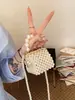 Bolso de Hombro Tejido de Perlas Estilo Chanel Modelo Nuevo 2026 Verano Bolso de Mano Lindo Bolso de Perlas Cruzado Personalizado Hueco Bolso de Arena
