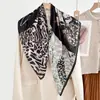 Pañuelo cuadrado de terciopelo de doble cara, dos tonos, estampado de leopardo, de alta gama, vintage de los 90, chal cálido para mujer, pañuelo de cuello de lujo ligero