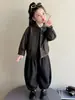 Conjunto estilo coreano Maillard para niñas, conjunto de tres piezas con temática de granja, casual coreano con estampado de leopardo para niñas pequeñas, conjunto de otoño moderno para bebés