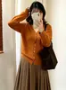 Cárdigan de Punto con Cuello en V Ligeramente Gordito, Colores Suaves, Botones, Otoño 2026 Tallas Grandes Versátil Casual Cover-up Top para Mujer