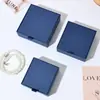 Cajas listas para usar con tapa abatible para joyería, cajas para guardar collares y anillos, cajas de regalo para pulseras y brazaletes, cajas de papel para pendientes y tachuelas, etc.
