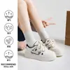 Zapatillas tipo rayo estilo Chanel para mujer, nuevo diseño popular de nicho Otoño 2026, zapatos blancos versátiles y ligeros para estudiantes