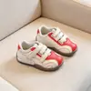 Tênis infantis Forrest Gump de sola macia, novos tênis da moda outono 2026 para meninas, tênis de corrida estilosos coloridos para meninos