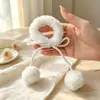 Laço de Cabelo de Pelúcia Branco Outono Inverno com Pingente de Bola Fofo Doce Menina Coração de Menina Laço de Cabelo JK Acessórios de Cabelo Laço de Rabo de Cavalo