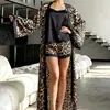 Conjunto de 3 peças de verão novo europeu e americano, robe de cetim com estampa de leopardo sexy e conjunto de shorts com camisola