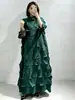 Elegante vestido de noite plus size para mães, estilo Issey Miyake, com plissados tridimensionais elaborados, gola alta sobreposta, corte solto, efeito emagrecedor