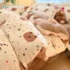 Juego de ropa de cama de cuatro piezas de coral de leche de grado A, funda de edredón de invierno con forro polar, juego de cuatro piezas de franela engrosada tamaño individual/king