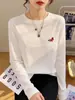 Camiseta feminina de algodão puro com costela, gola redonda, manga longa, para o início do outono, na cor branca, estilo coreano, versátil, que rejuvenesce, top base para o dia a dia