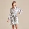 Bata corta de seda sintética gris plateada para mujer, bata de satén de lujo ligero para primavera y otoño con cuello de solapa y cinturón, ropa de casa de alta gama