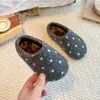 Pantuflas Birkenstock de Lunares para Niños Niñas Zapatillas Cerradas 2026 Nuevas Otoño/Invierno Mocasines Deslizables Zapatos de Algodón Birkenstock