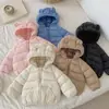 Nueva chaqueta ligera de algodón para niños, estilo corto, con capucha, para niñas y niños, prenda de abrigo de moda para niños pequeños, adecuada para otoño e invierno