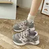 Zapatos de estudiante tipo papá coreano para mujer, nuevo modelo primavera 2026, zapatillas casuales de moda de malla transpirable, ligeras que aumentan la altura