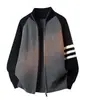 Cárdigan de punto a rayas para hombre, cuello alto, manga raglán, estilo nuevo otoño/invierno, diseño versátil de bloques de color, chaqueta suéter con cremallera