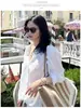 Ropa del mismo estilo de Song Hye-kyo, nueva camisa larga de manga larga suelta y ligera de primavera-verano, camisa protectora solar, camisa blanca de rayas verticales para mujer