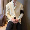 Cárdigan de punto a rayas japonesas con bloques de color, suéter de cuello redondo para hombre, corte ajustado, moda moderna, estilo BF, ropa exterior, suéter con botones