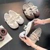 2026 Nuevos Zapatos Planos Transpirables de una Sola Pieza Moda para Mujer Versátiles Casuales Estilo Ballet Zapatos de Entrenamiento Alemanes Ligeros Cómodos Zapatos Forrest Gump