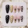 Unhas Y2K doces e descoladas da moda: designs de poá amarelo e preto, estampa de leopardo, estrela de cinco pontas e strass brilhante, pontas de unha longas em formato amendoado, removíveis, atacado