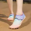 Novos sapatos de praia ao ar livre Sapatos infantis de vadear para o mar Sapatos masculinos e femininos de mergulho a montante sapatos para pais e filhos sapatos de natação com sola grossa
