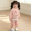 Conjunto de Moletom para Bebê Menina com Calcinha de Fralda Desenho Animado Duas Peças Novo Manga Longa Gola Redonda Primavera e Outono Mais Vendido Estiloso Fashion