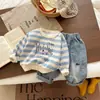 Conjunto de Ropa de Otoño Nuevo 2026 para Niños Sudadera con Rayas Azules y Blancas Dibujos Animados Moda Infantil Cuello Redondo Jeans Casuales Modernos