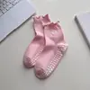 Calcetines de Yoga en Forma de Corazón para Mujer, Calcetines de Media Pantorrilla con Agarre Antideslizante de Silicona, Adecuados para Deportes, Fitness, Pilates, Encaje Bordado, Calcetines de Piso para Mujer