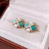 Pendientes de Flor de Perla con Aguja de Plata Electrochapada en Oro Real de 18K Pendientes Vintage Exquisitos Pendientes Versátiles de Lujo Ligero para Mujer
