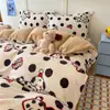 Juego de tres piezas de terciopelo de leche para dormitorio estudiantil, funda de edredón de forro polar de doble cara para otoño e invierno, juego de cuatro piezas cálido y engrosado de forro polar de coral