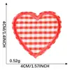Atacado direto da fábrica: Patches bordados termocolantes xadrez em formato de coração, emblemas bordados decorativos e patches de tecido bordados para bolsas