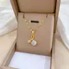 [Acero de titanio] Collar elegante y lujoso con circonitas rosas, elegante y lleno de diamantes, cadena de clavícula de red roja para mujer, cadena de acero de titanio.
