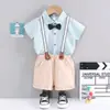 Roupa de Verão para Meninos Conjunto de Manga Curta Nova Chegada Moda de Verão Bonito Celebridade Cyber Rua Frita Shorts com Alça em Relevo com Gravata Borboleta conjunto