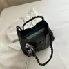 Viene con un pañuelo, bolso tejido con patrón nuevo europeo y americano 2026 estilo coreano, gran capacidad, elegante, simple, bolso de hombro tipo tote para el día a día.