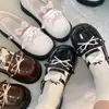 Sapatos baixos de couro com sola grossa e laço estilo japonês para mulheres baixinhas, novos sapatos de plataforma versáteis para o verão de 2026 para mulheres baixinhas
