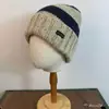 Gorro de Lana de Punto Relajado Estilo Retro Japonés Bloque de Color Rayas Otoño e Invierno Gorro de Lana Resistente al Frío Cálido Protector de Orejas