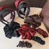 Elástico para el pelo elegante de satén texturizado con lunares color vino, para moños, coletas, versátil, accesorio para el cabello
